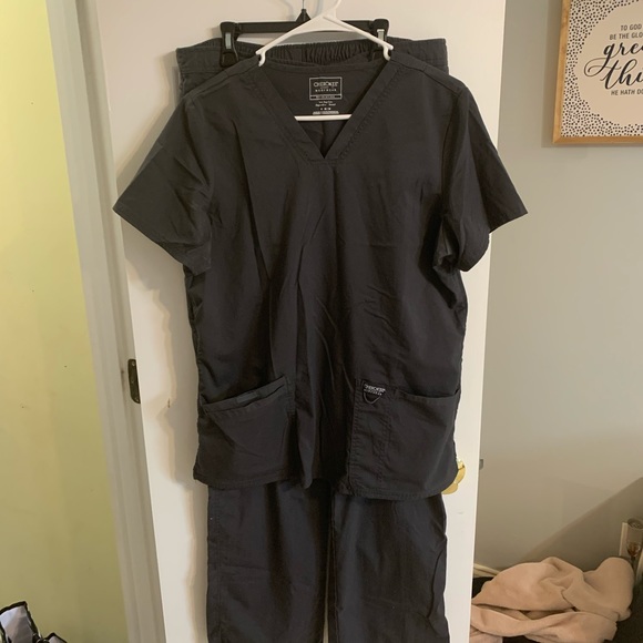 Cherokee Workwear women’s scrubs - Picture 6 of 7